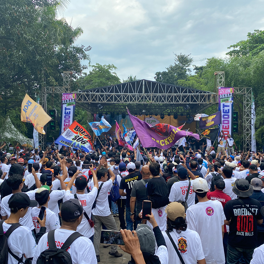 Video profil perusahaan yang menunjukkan operasional distribusi sehari-hari